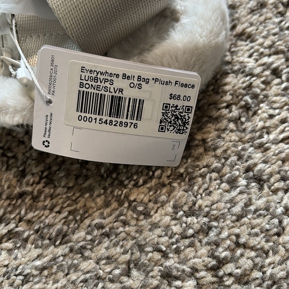 Lululemon Everywhere Belt Bag *Plush Fleece NWT - Picture 4 of 4